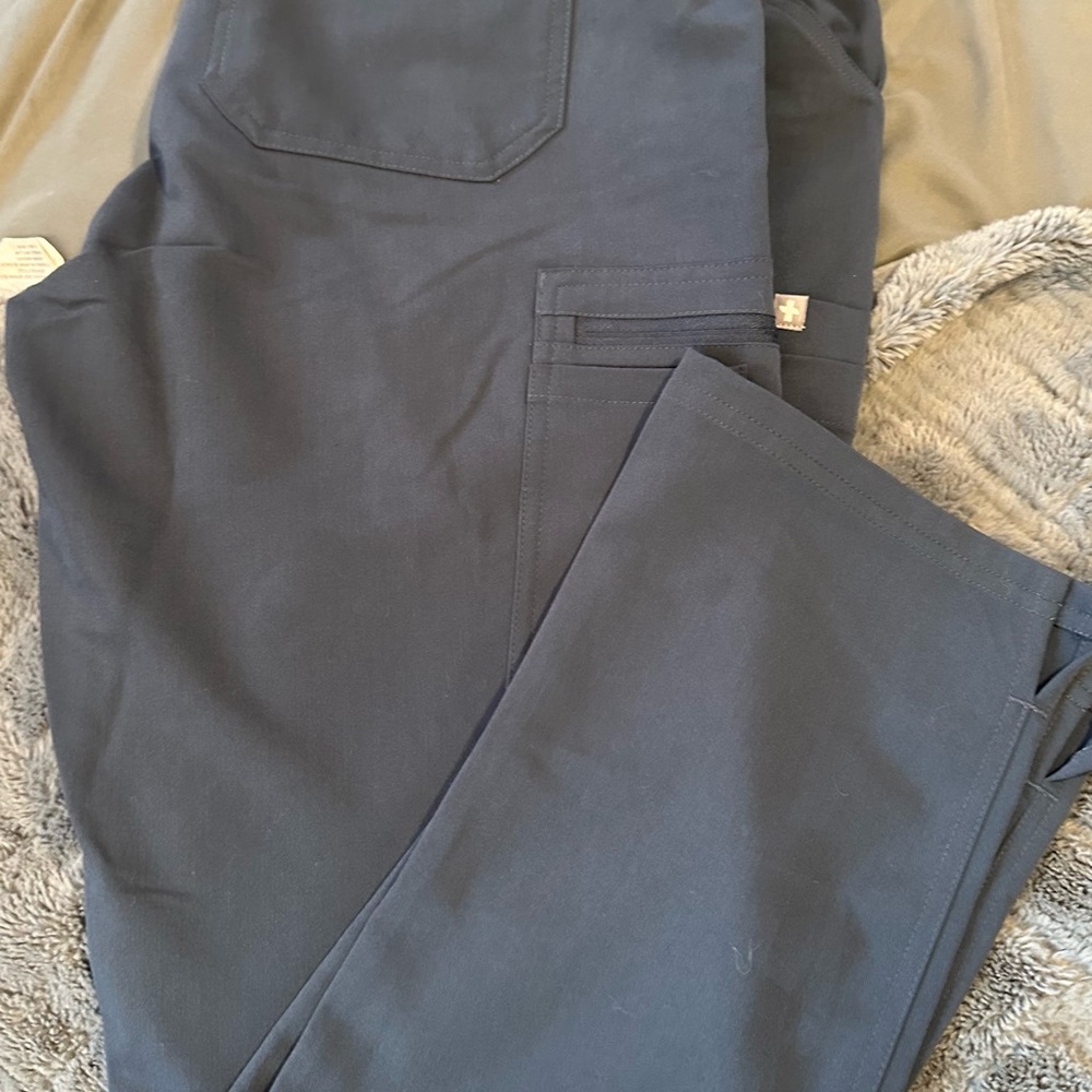 Figs Women's Charcoal V-Neck uniform top and pants stretchy - Picture 6 of 7